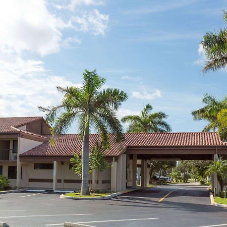 Super 8 By Wyndham Riviera Beach West Palm Beach מראה חיצוני תמונה