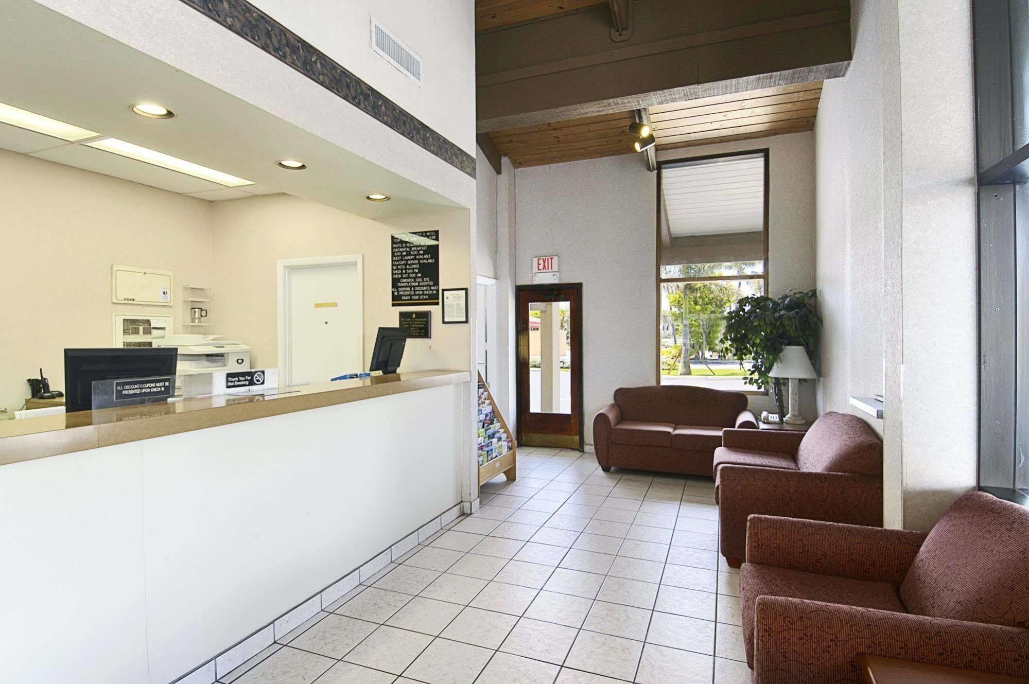 Super 8 By Wyndham Riviera Beach West Palm Beach מראה חיצוני תמונה