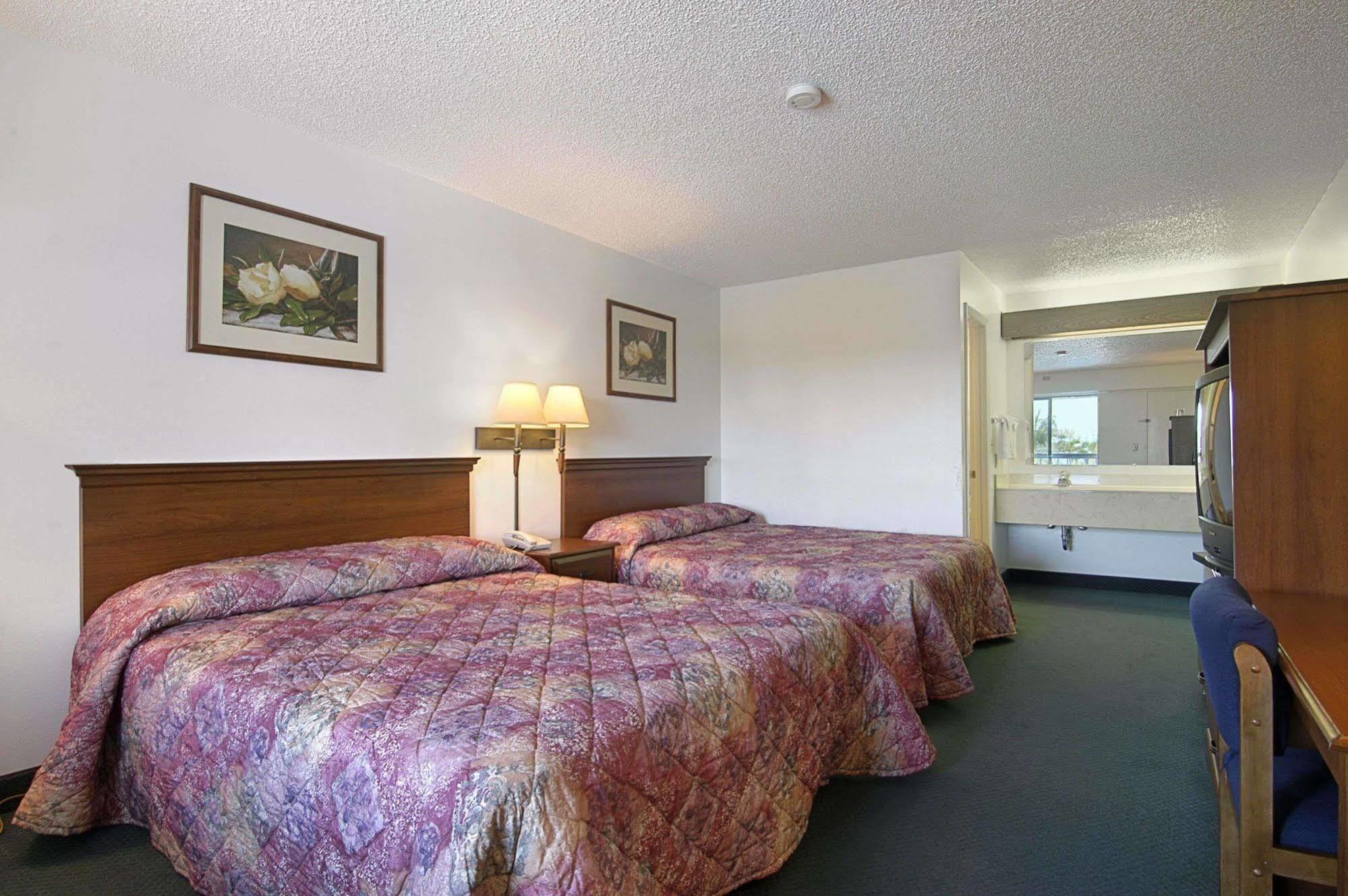 Super 8 By Wyndham Riviera Beach West Palm Beach מראה חיצוני תמונה