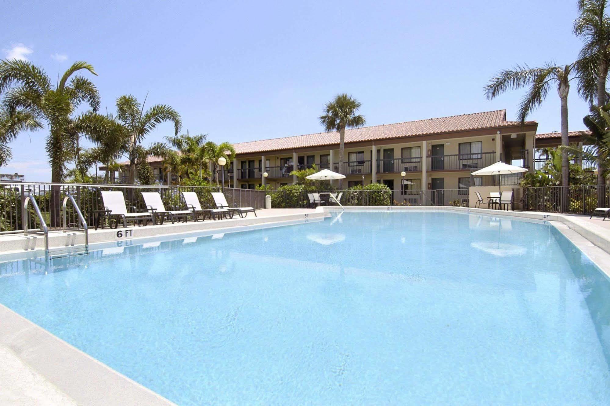 Super 8 By Wyndham Riviera Beach West Palm Beach מראה חיצוני תמונה
